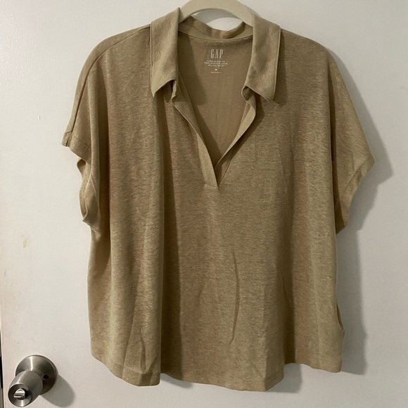 GAP Tops - GAP Women's Linen Blend Collared V Neck T-Shirt in Tan - NWT